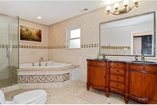 Inspiration for a transitional bathroom remodel in Chicago