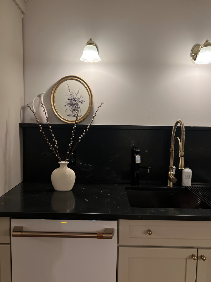 Vintage Modern Kitchen - Middle Island, NY