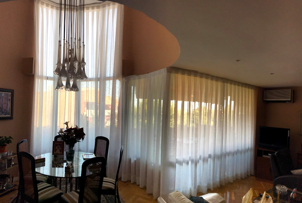 Modelo de salón abierto romántico grande