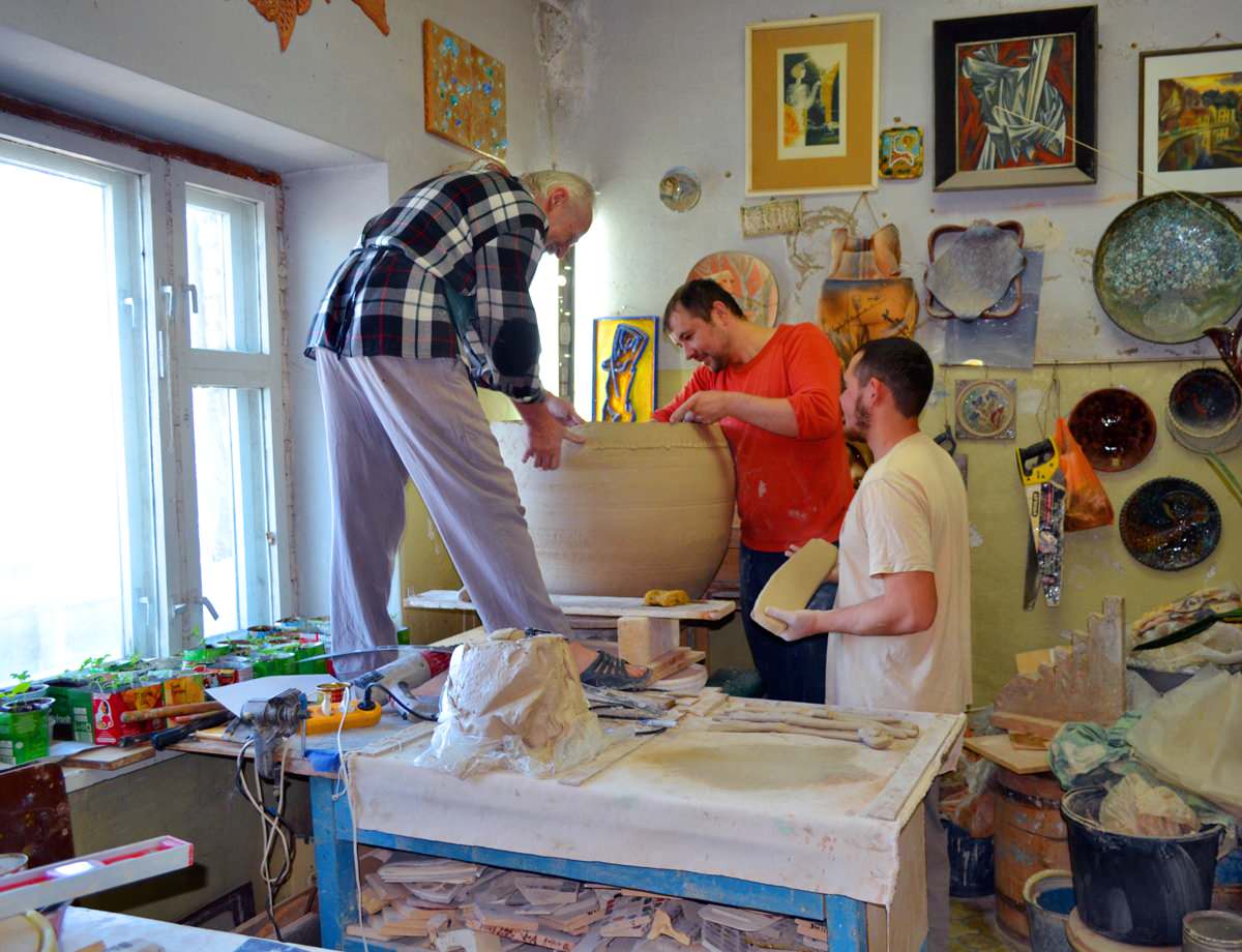 Горшки, амфора и кашпо для ресторана Olivo