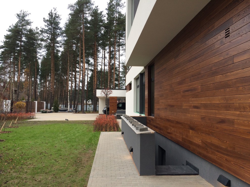 Дом в Ленинградской области. Отделка фасадов термоясенем.