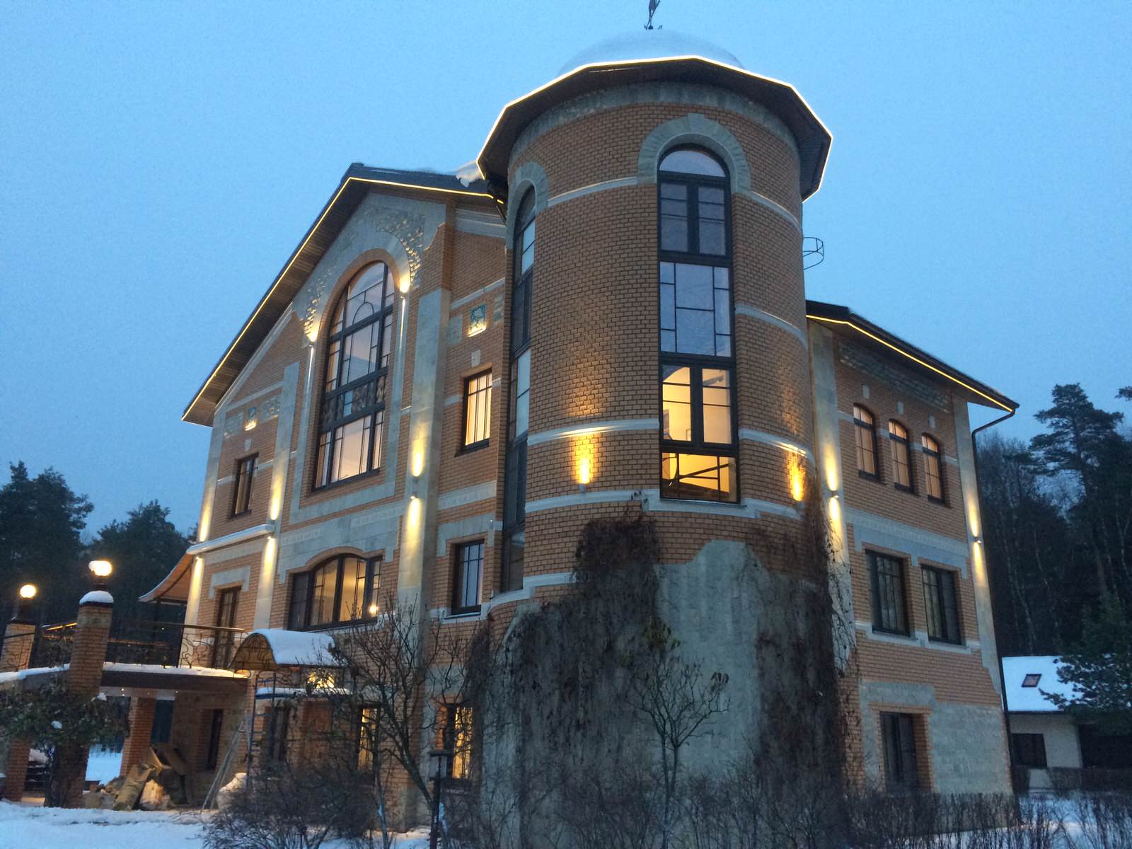 Светодиодное архитектурное освещение загородного дома - пос. Медвежьи Озера