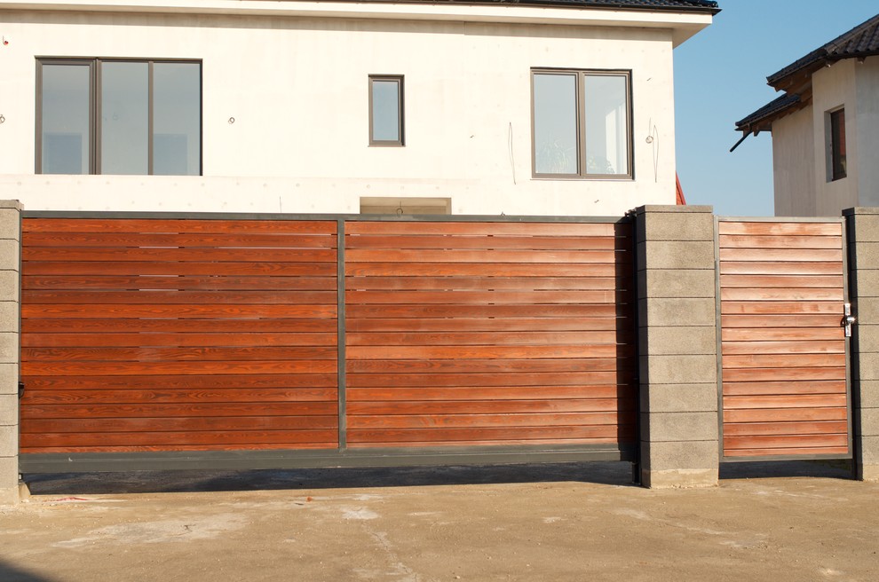 Горизонтальный деревянный забор из лиственницы