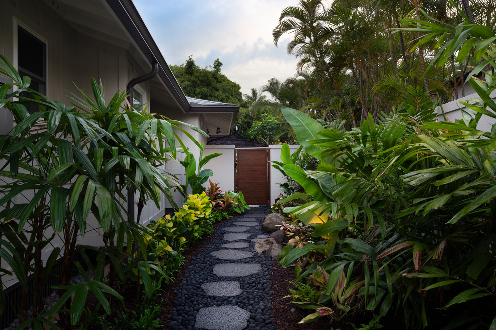 Inspiration for a tropical garden in Hawaii with a garden path and natural stone pavers.