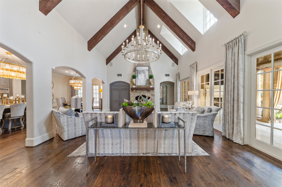 Photo of a transitional living room in Dallas.