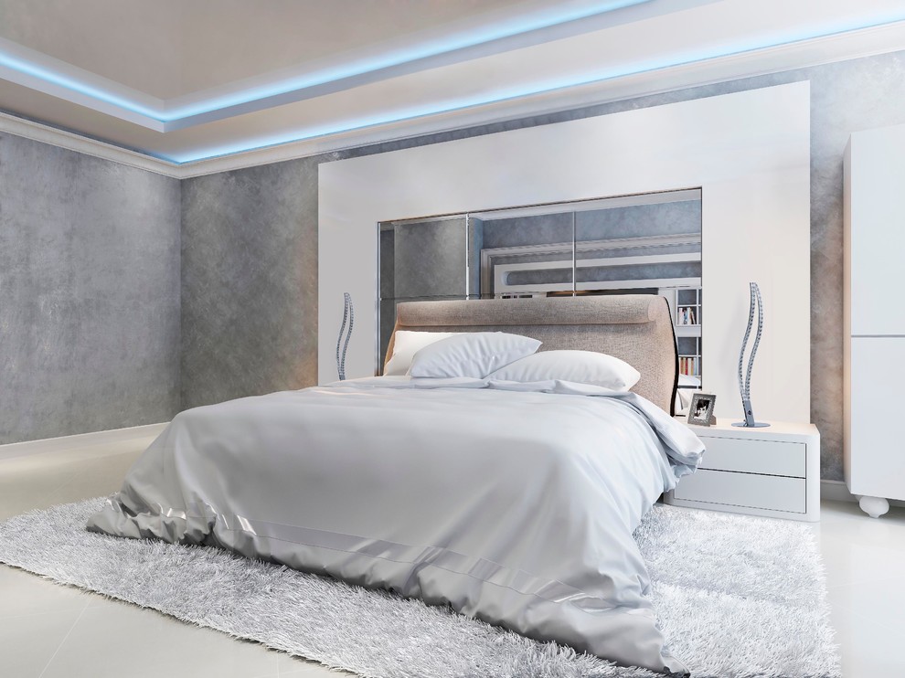 Гламурная спальня с зеркальной стеной