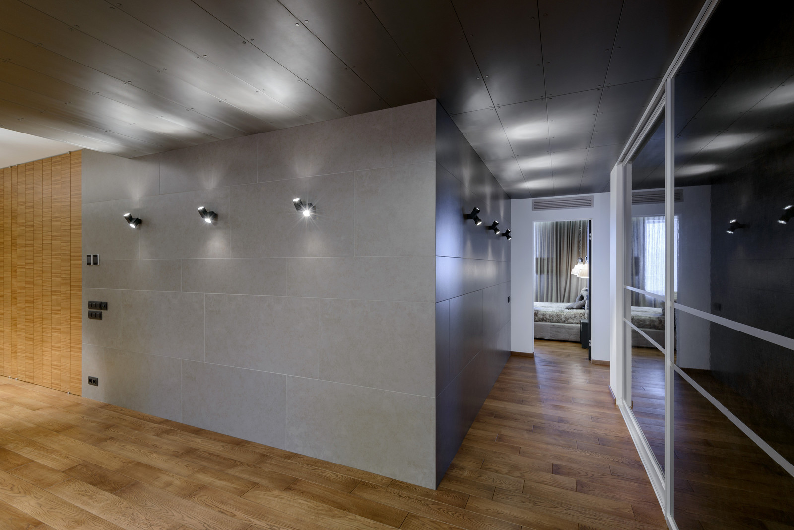 Массивная доска "BEARMADE" в брутальной квартире по проекту Риты Лессинг