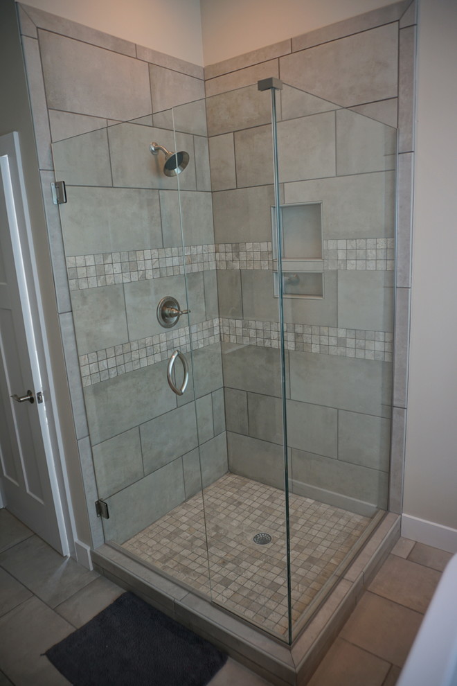 This is an example of a mid-sized contemporary master bathroom in Chicago with a corner shower, gray tile, ceramic tile, white walls and ceramic floors.