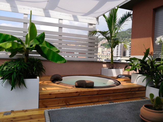Una spa in terrazzo moderno-terraza-y-balcon