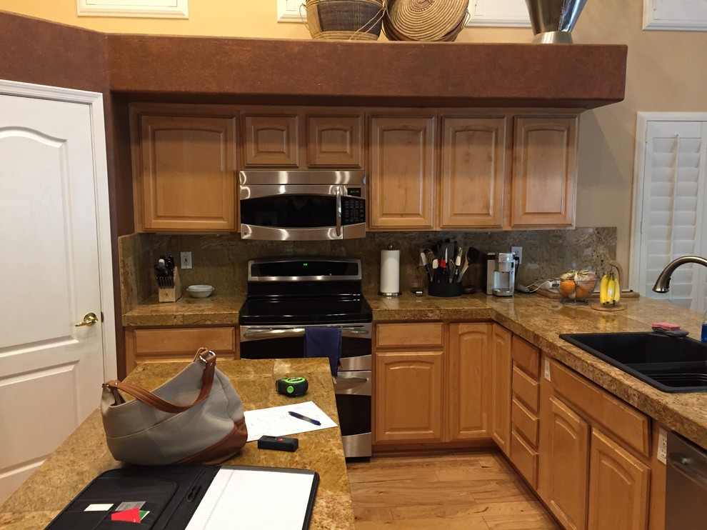 Home design - transitional home design idea in Phoenix