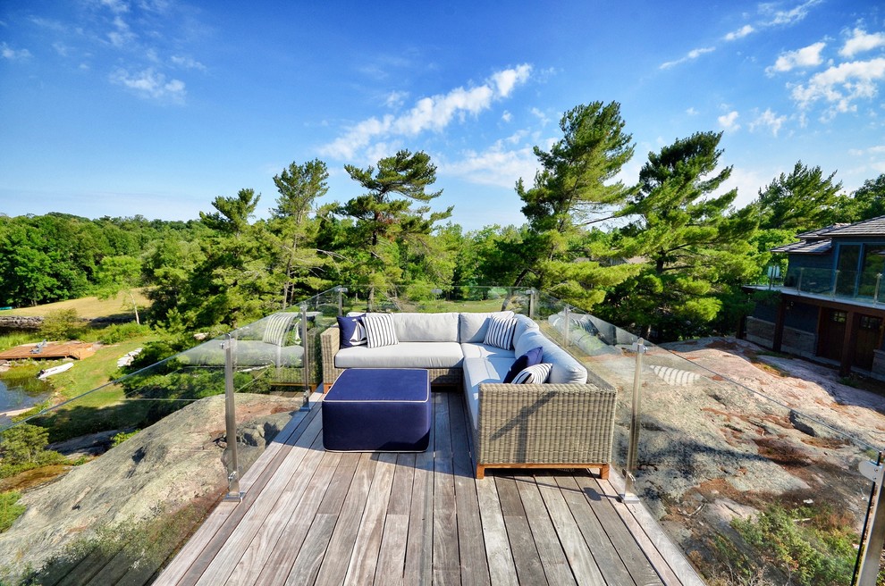Inspiration for a rustic deck remodel in Toronto