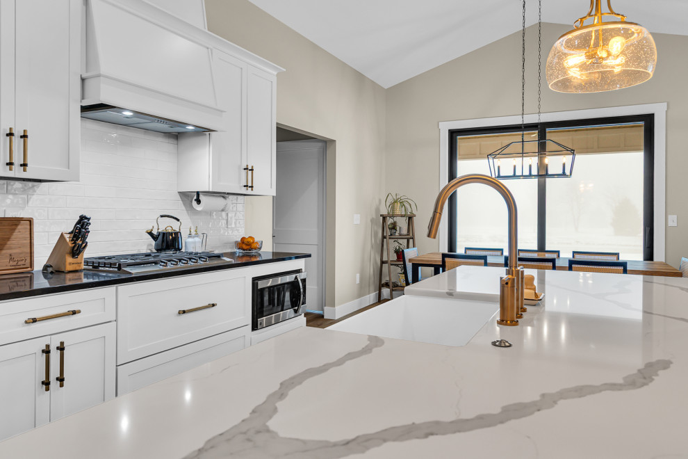 Kitchen - transitional kitchen idea