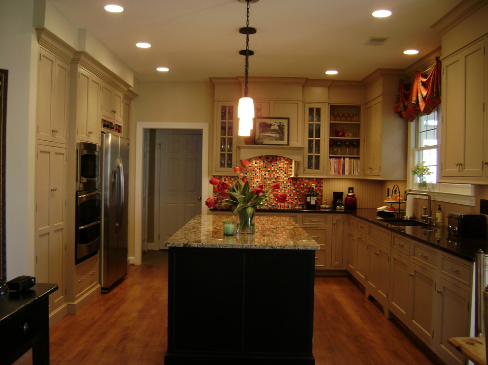 Example of a transitional kitchen design in DC Metro