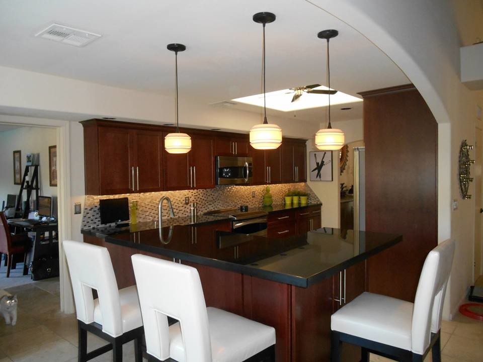 Transitional kitchen photo in Phoenix