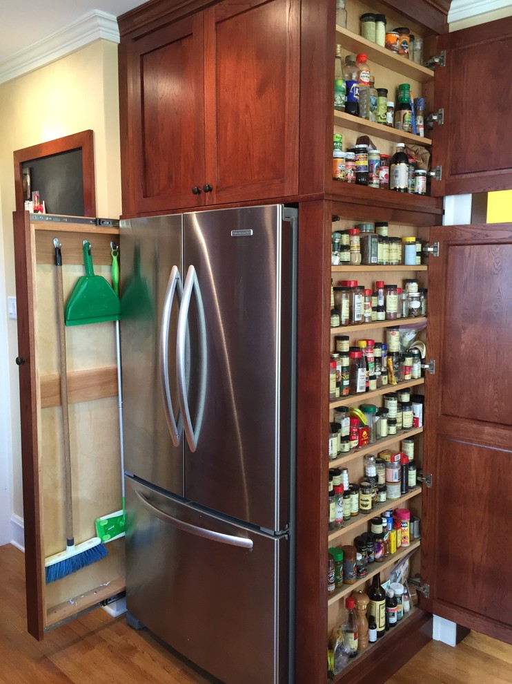 Inspiration for a mid-sized timeless medium tone wood floor kitchen remodel in Chicago with shaker cabinets, medium tone wood cabinets, quartzite countertops, stainless steel appliances and an island