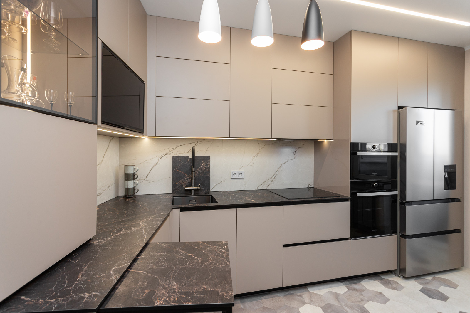 Кухня современная с компакт ламинатом на ул. Гагарина г. Калининград