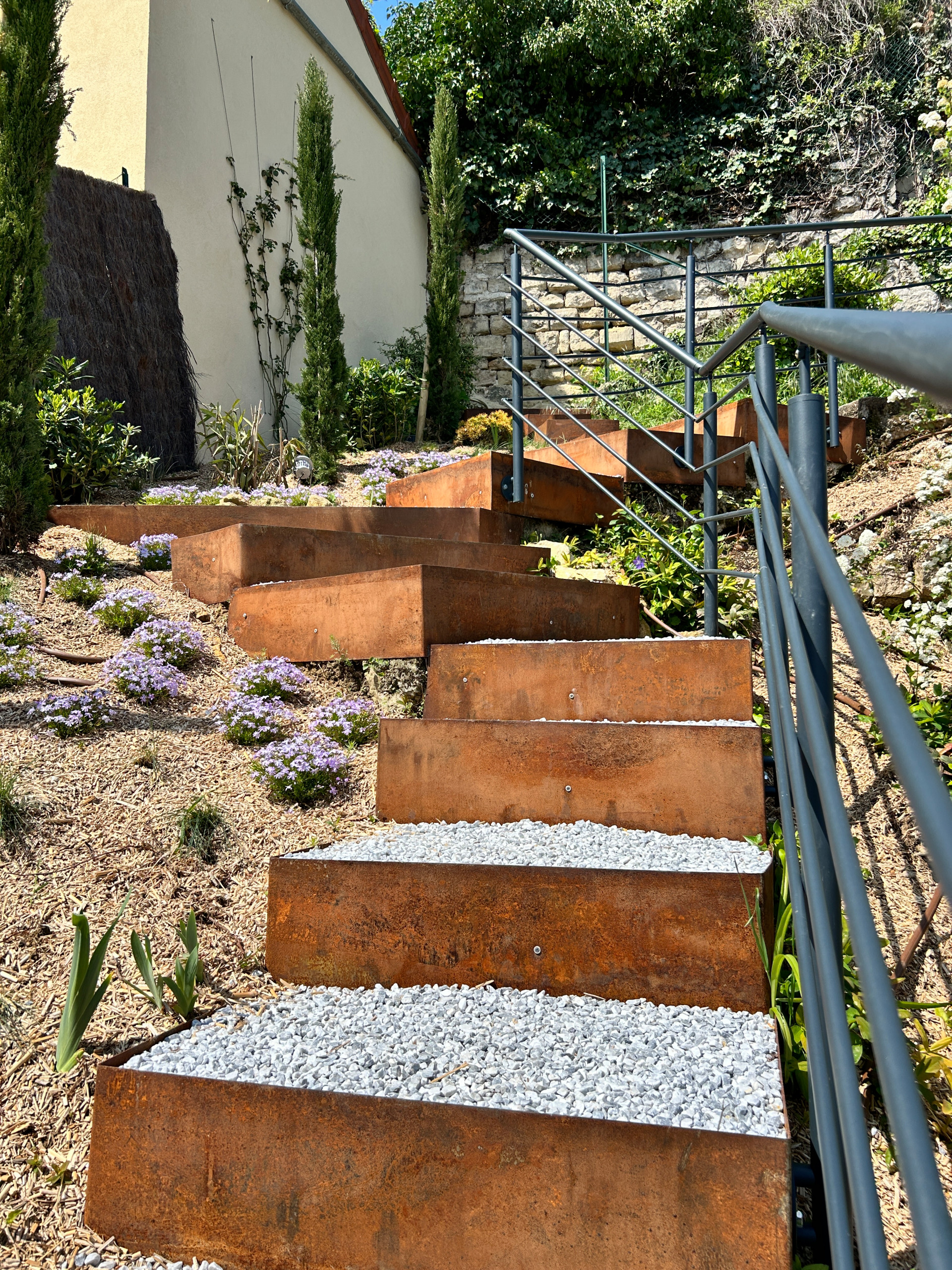Jardin sur les falaises rocheuses