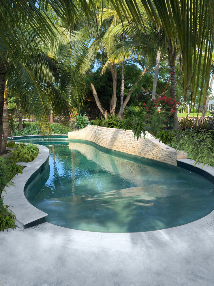 Inspiration for a contemporary pool remodel in DC Metro