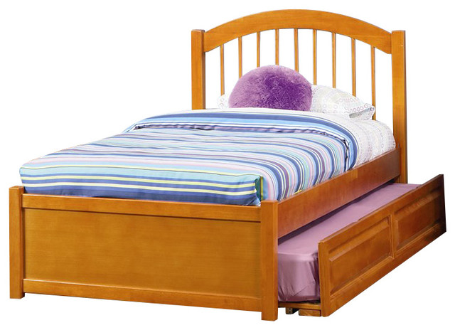 Atlantic Furniture Windsor Platform Bed with Flat Panel Footboard in Caramel Lat