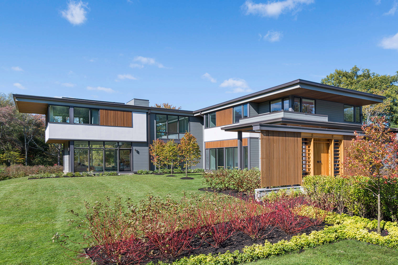 Houzz Tour: Modern Style for a Massachusetts Blueberry Farm