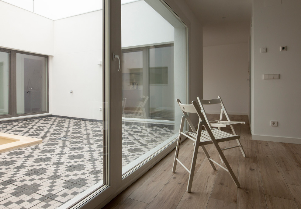 Imagen de patio actual de tamaño medio