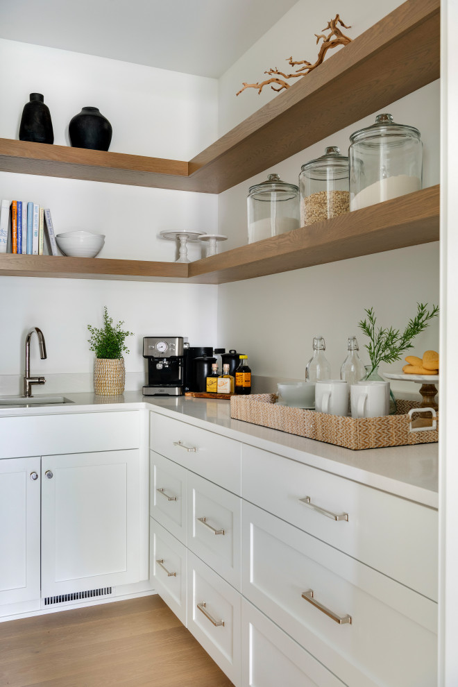 Kitchen - transitional kitchen idea in Minneapolis