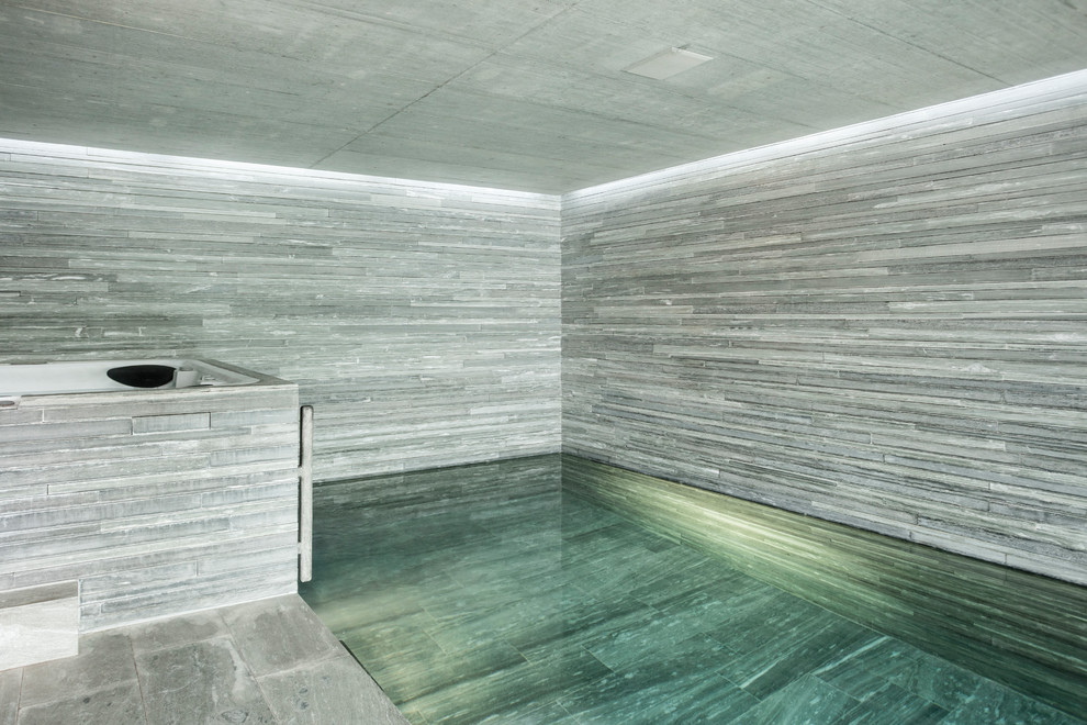 Mittelgroßer Moderner Pool in rechteckiger Form mit Natursteinplatten in Sonstige