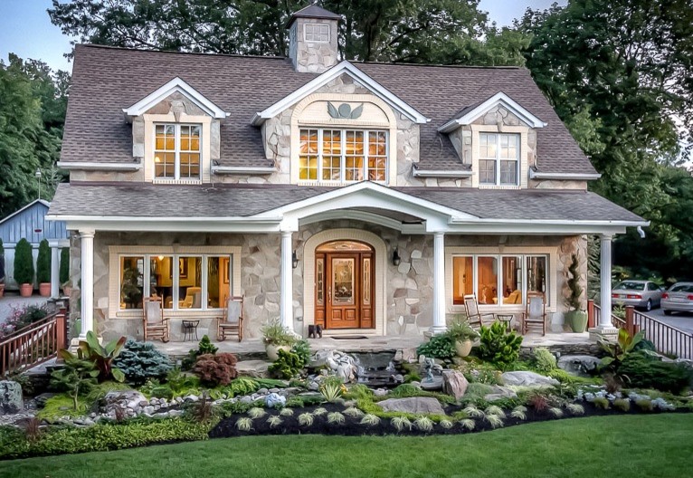 Inspiration for a transitional landscaping in Baltimore.