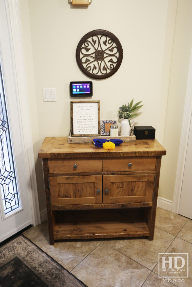Mountain style entryway photo in Toronto