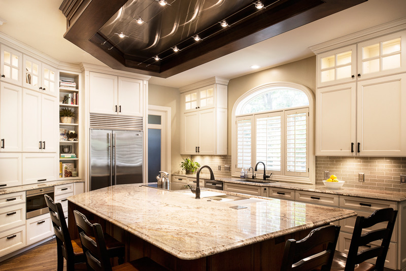 This is an example of a traditional kitchen in Phoenix.