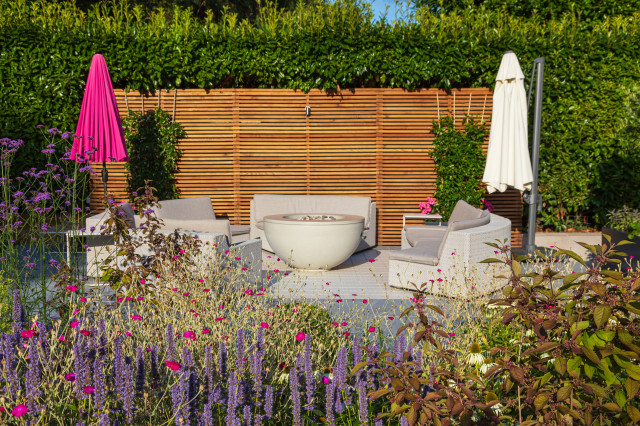 Amersham Entertaining Garden contemporary-garden