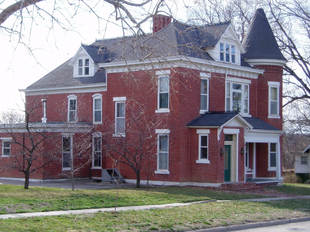 Medium sized victorian home in Omaha.