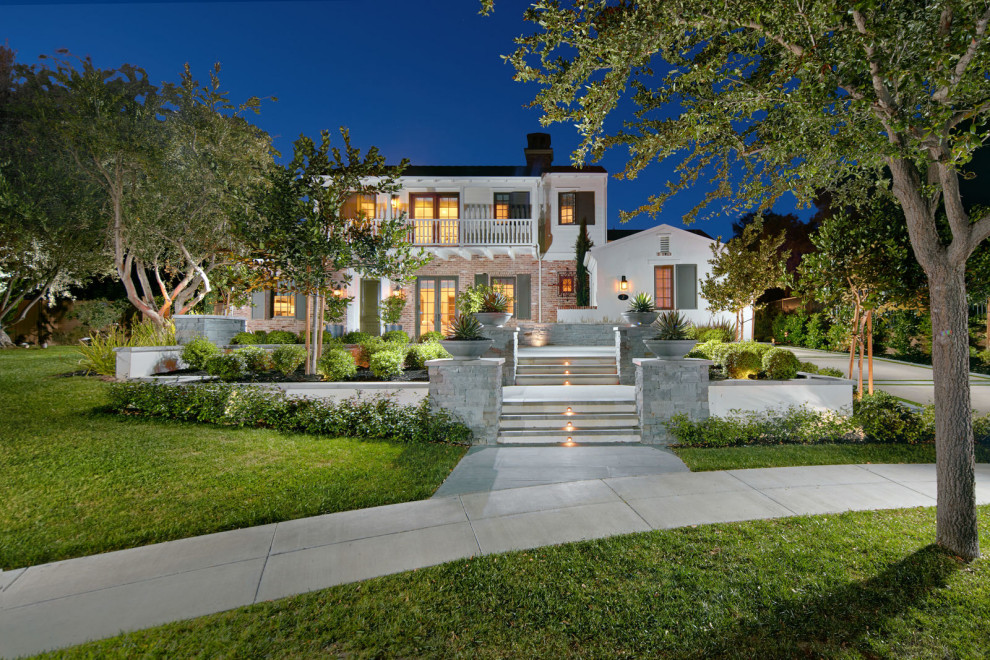 Contemporary Backyard