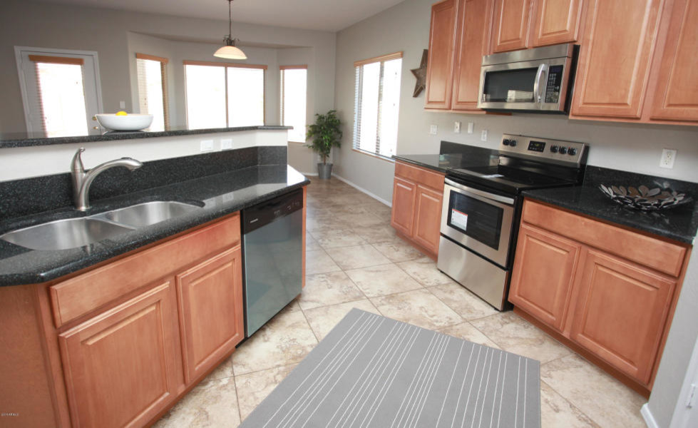 Kitchen - kitchen idea in Phoenix