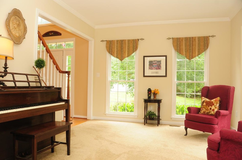 This is an example of a traditional living room in DC Metro.