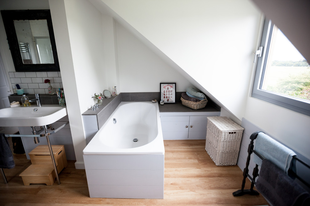 Modernes Badezimmer in Oxfordshire