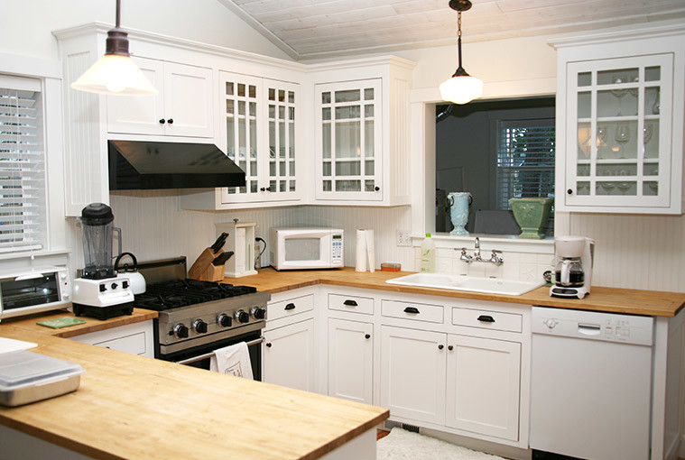 Photo of a contemporary kitchen in Philadelphia.