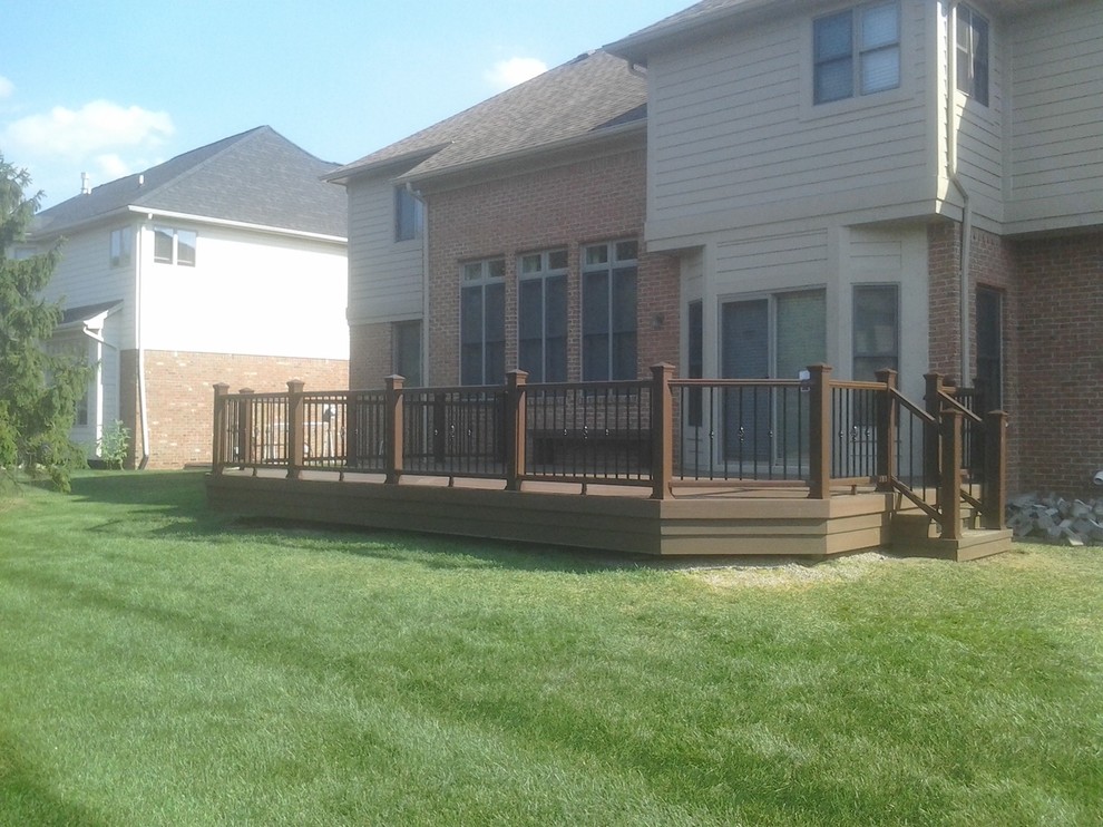 Design ideas for a large traditional backyard deck in Detroit.