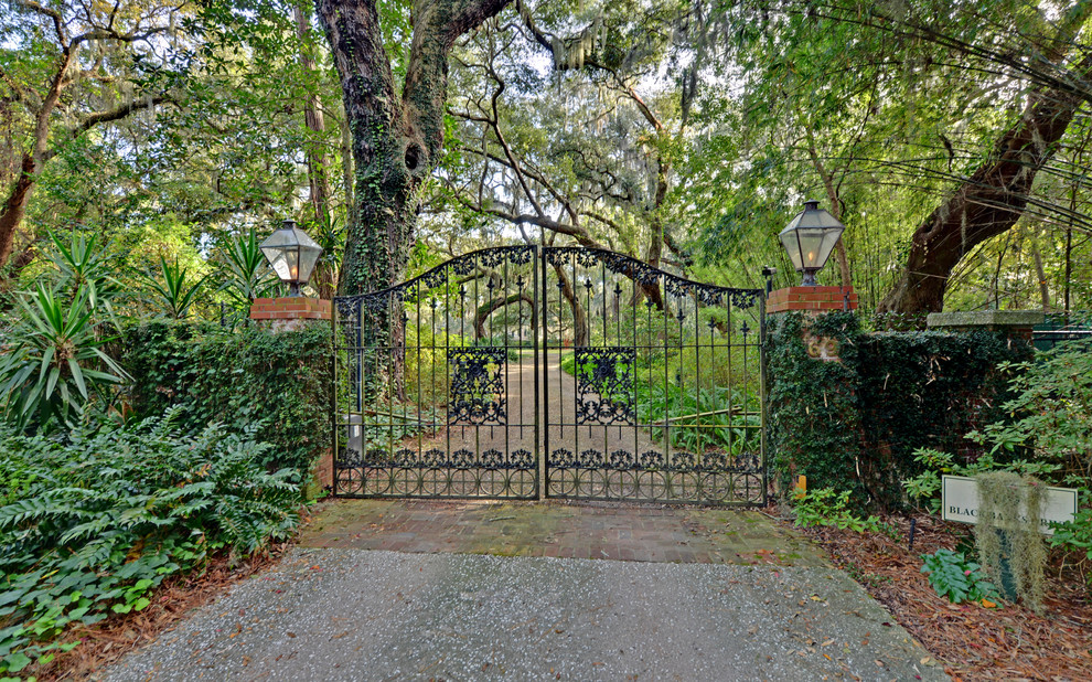 Design ideas for a traditional landscaping in Atlanta.