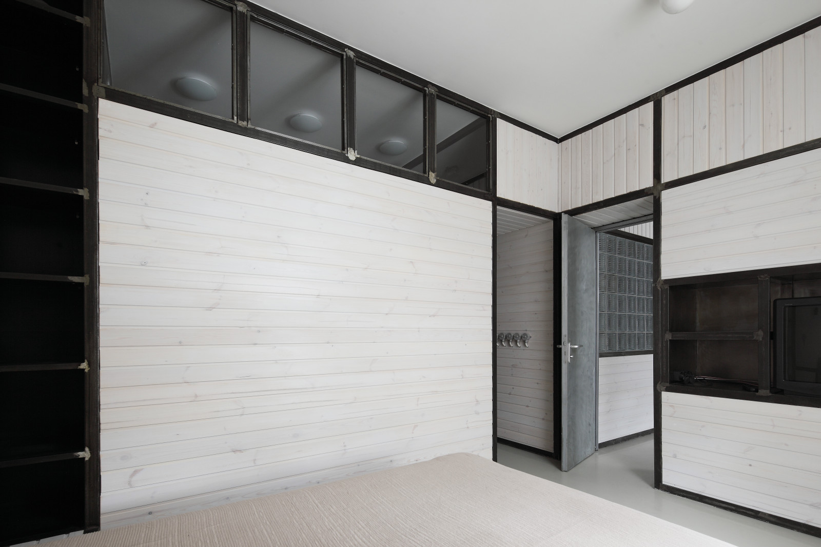 Wood Warm White Apartment