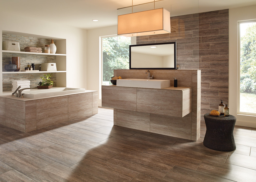 This is an example of a contemporary bathroom in Orange County.