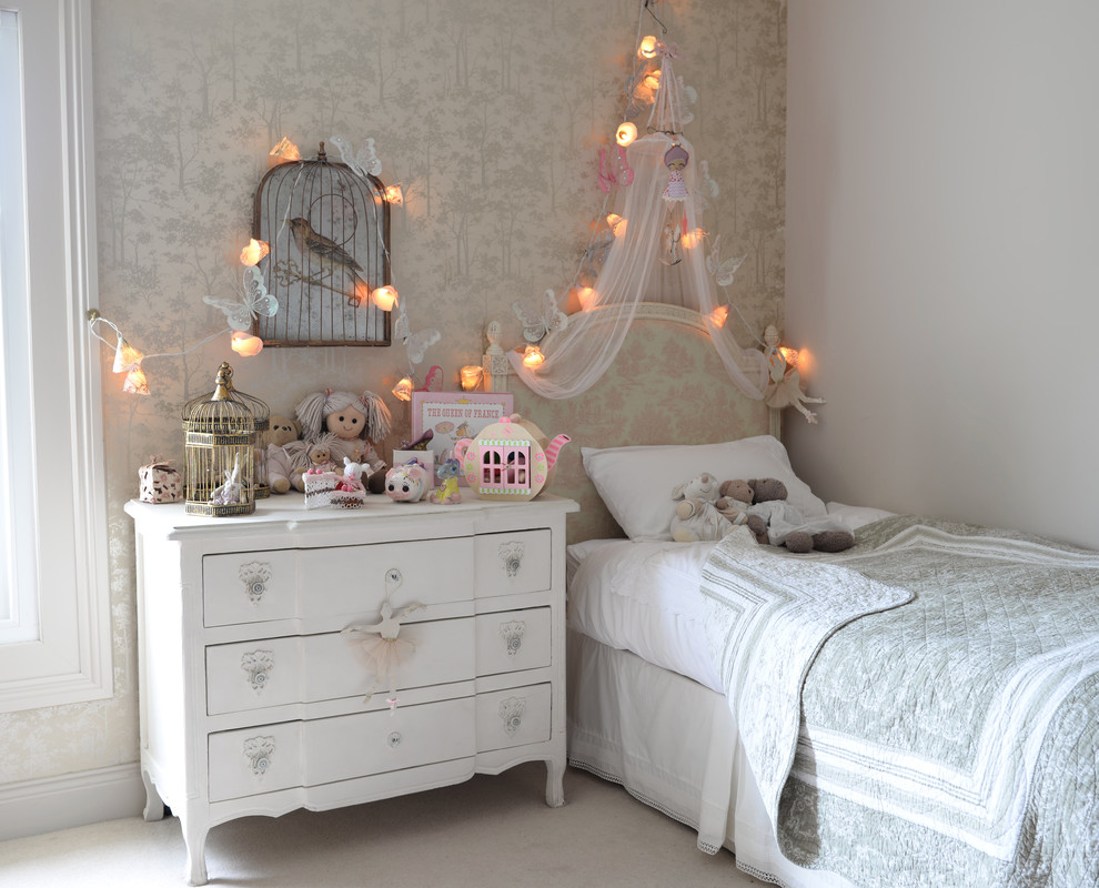 Traditional kids' bedroom in Dublin with white walls, carpet and white floor for kids 4-10 years old and girls.