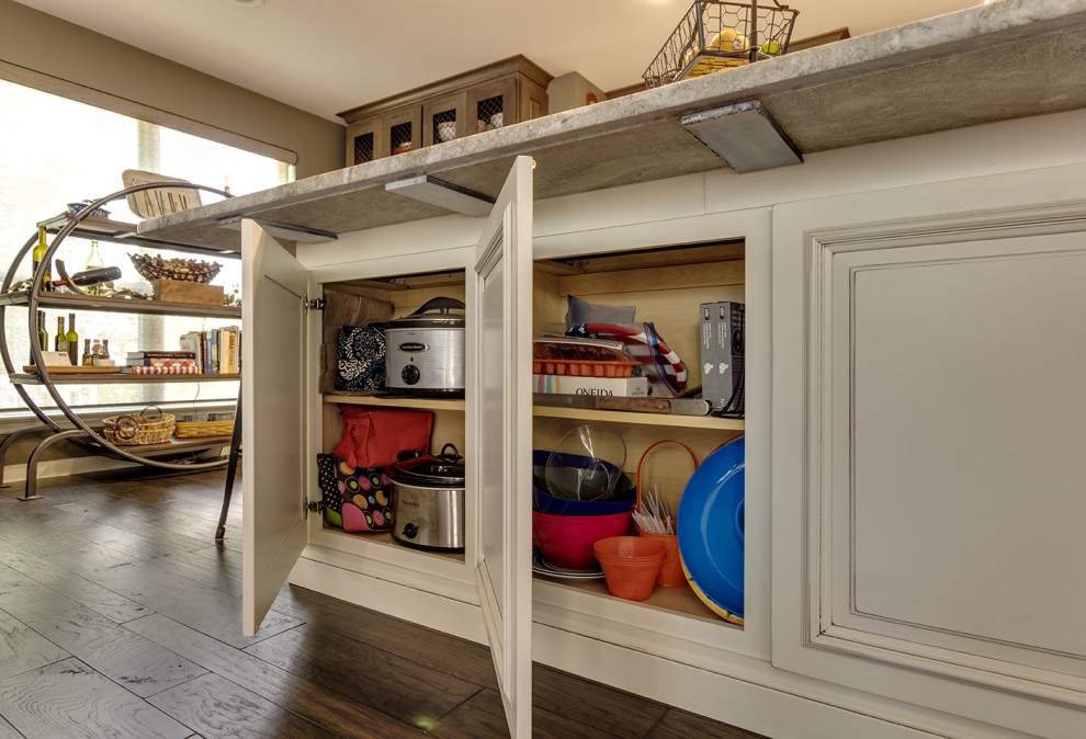 Home design - rustic home design idea in St Louis
