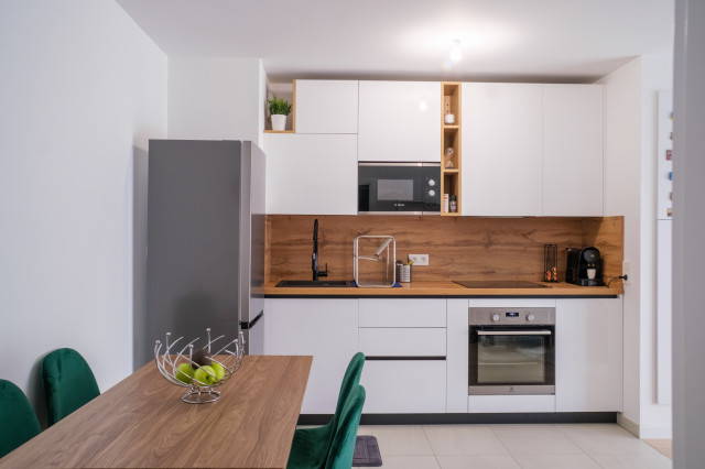 Cuisine équipée Linéaire 4m – Bois Marron – Style Contemporain – Occasion