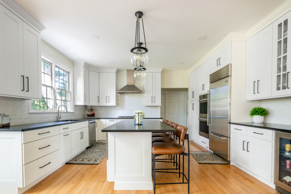 Design ideas for a traditional kitchen in Philadelphia.