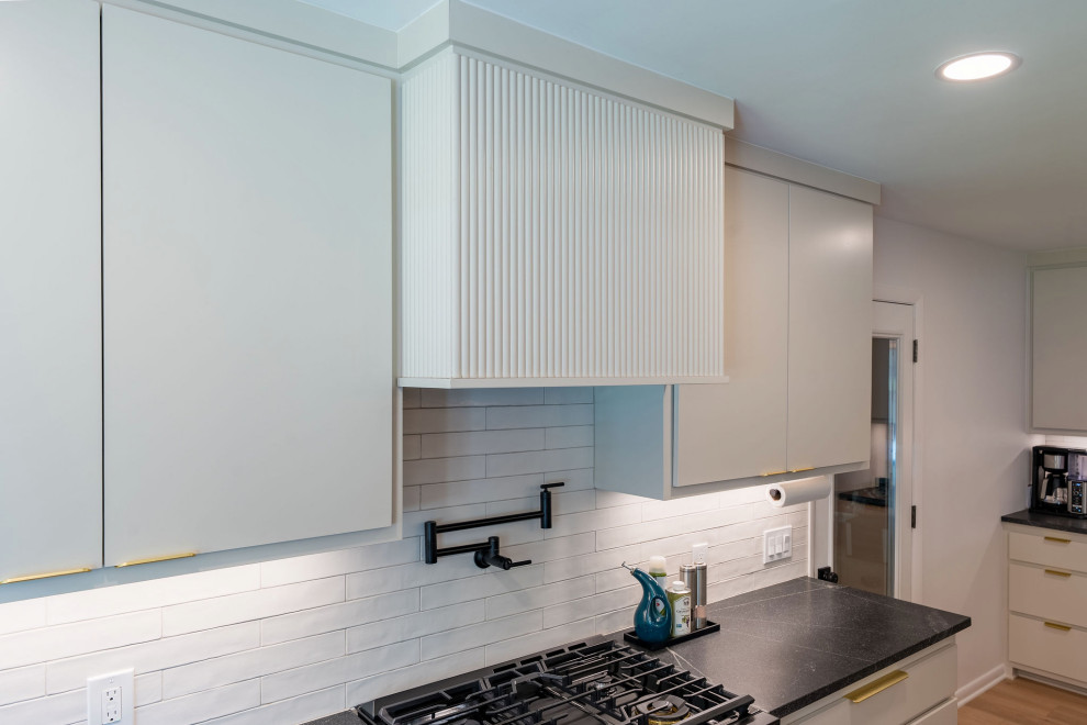 Modern Kitchen and Laundry Room