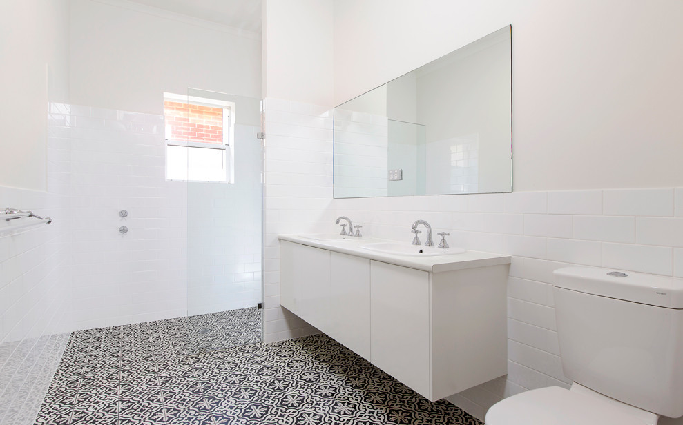 Photo of a traditional bathroom in Adelaide.