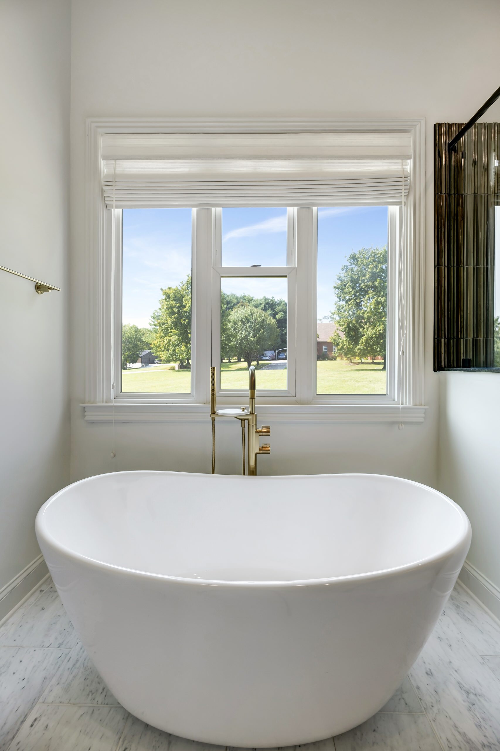 Elegant tile bath