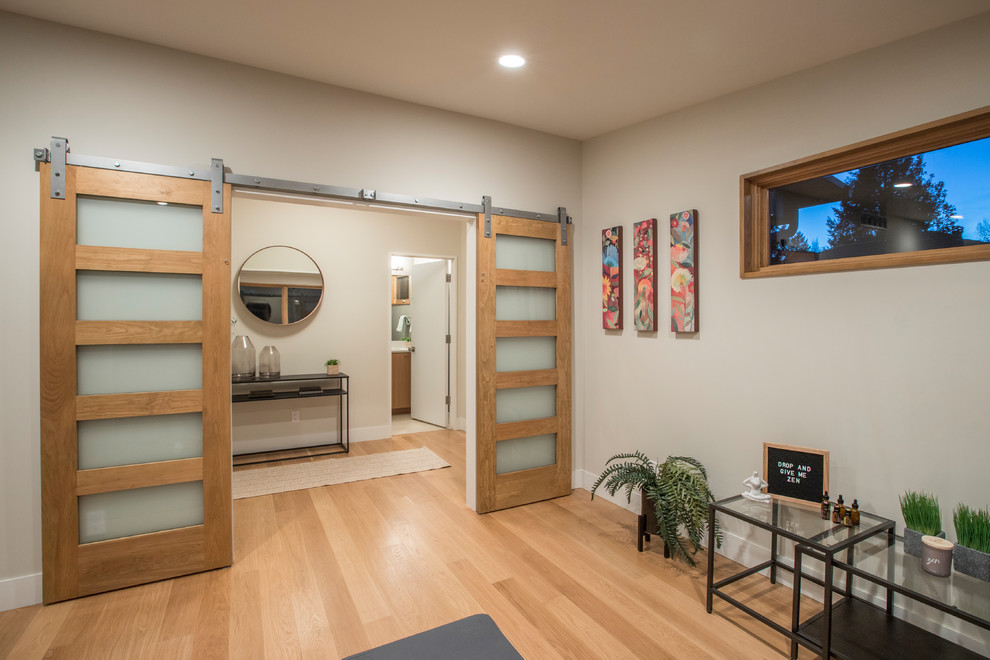 Photo of a modern home gym in Denver.