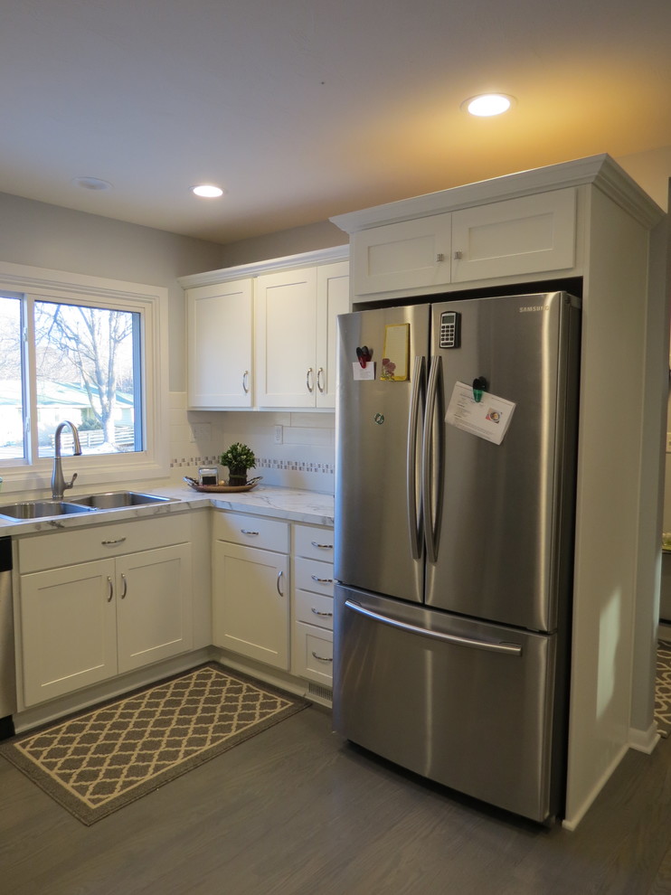 Inspiration for a mid-sized transitional u-shaped brown floor kitchen remodel with shaker cabinets, white cabinets, marble countertops, multicolored backsplash, porcelain backsplash, stainless steel appliances, a drop-in sink and no island